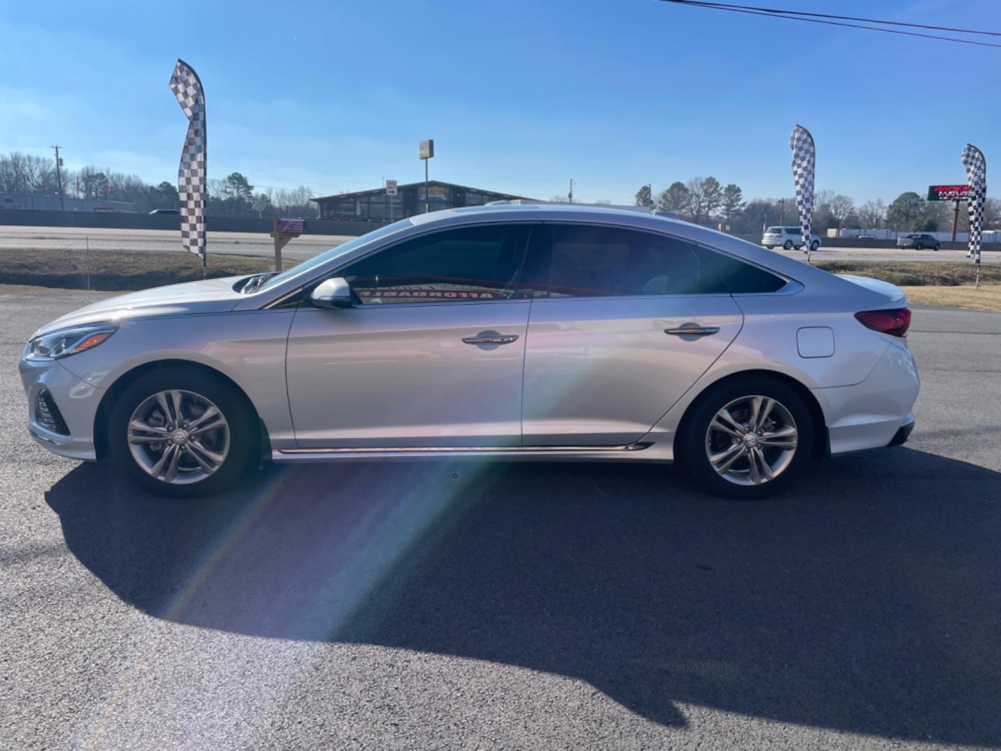 2019 Silver Hyundai Sonata (5NPE34AF4KH) with an 4-Cyl, SULEV, 2.4 Liter engine, Automatic, 6-Spd w/Overdrive and Shiftronic transmission, located at 8008 Warden Rd, Sherwood, AR, 72120, (501) 801-6100, 34.830078, -92.186684 - Photo#4